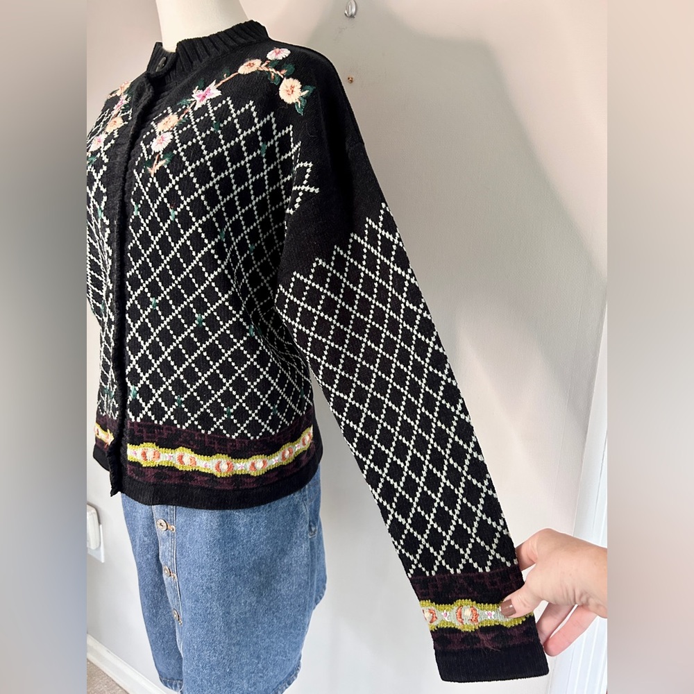 VINTAGE 90s Floral Embroidered Argyle Boxy Cardigan Feminine Whimsigoth | Size L - Picture 10 of 15